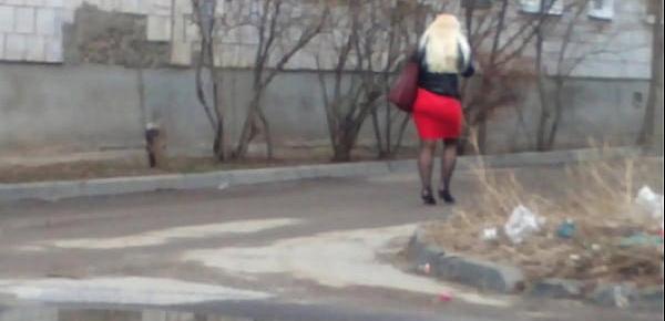  Big ass in red skirt